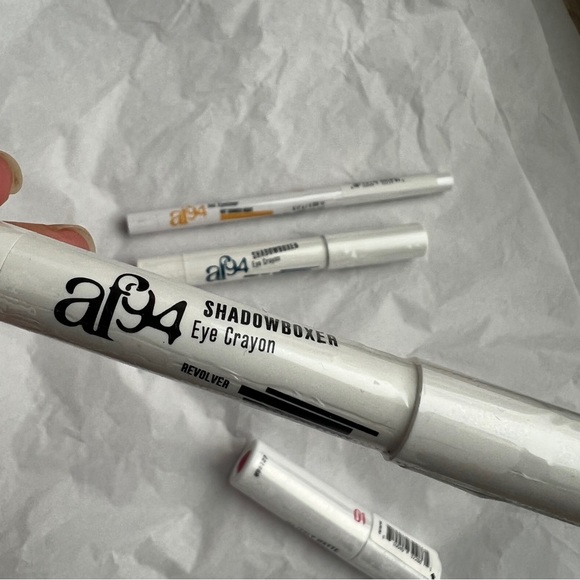 *NEW* AF94 Face Makeup Set of 4. - Picture 7 of 16